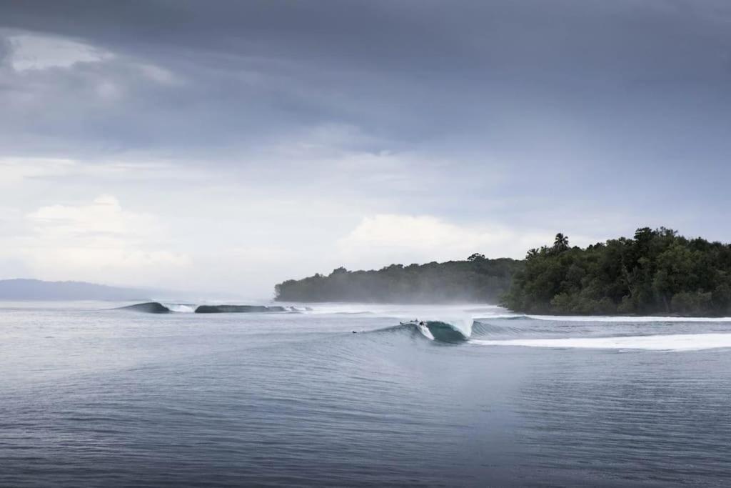 Pinang Island - Private Island Sea View Bungalows Singkil  Экстерьер фото