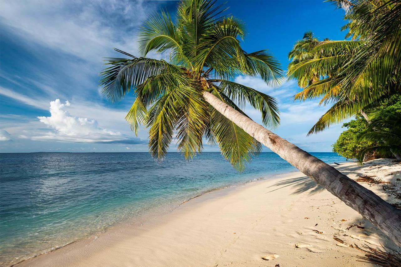 Pinang Island - Private Island Sea View Bungalows Singkil  Экстерьер фото