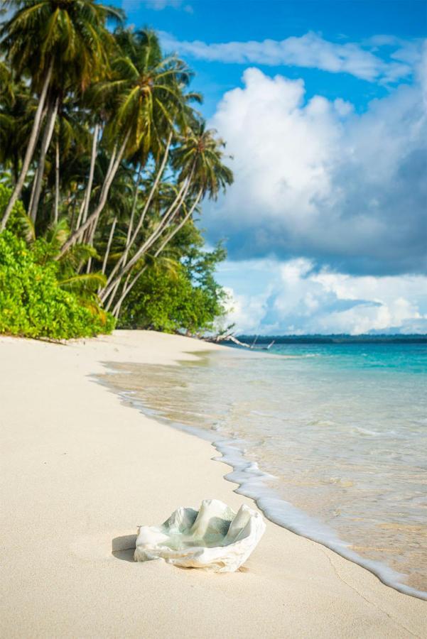 Pinang Island - Private Island Sea View Bungalows Singkil  Экстерьер фото