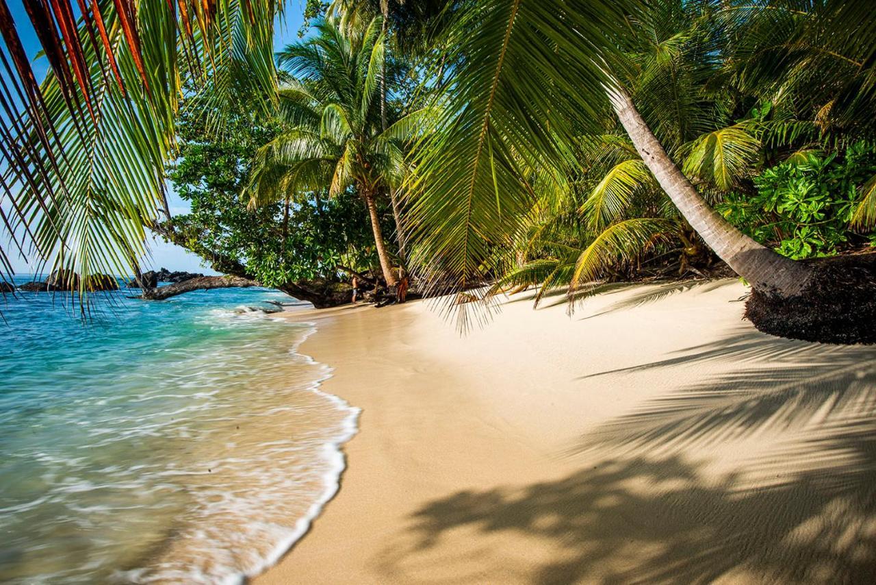 Pinang Island - Private Island Sea View Bungalows Singkil  Экстерьер фото