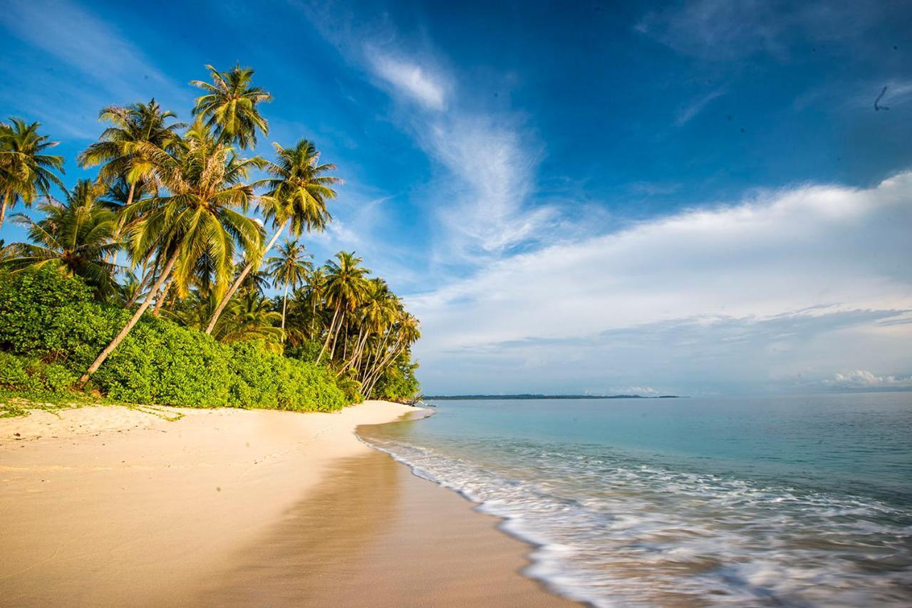 Pinang Island - Private Island Sea View Bungalows Singkil  Экстерьер фото
