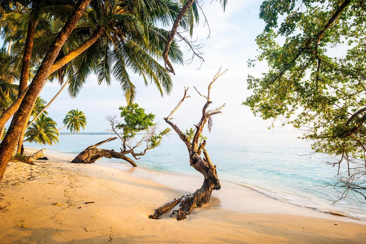 Pinang Island - Private Island Sea View Bungalows Singkil  Экстерьер фото