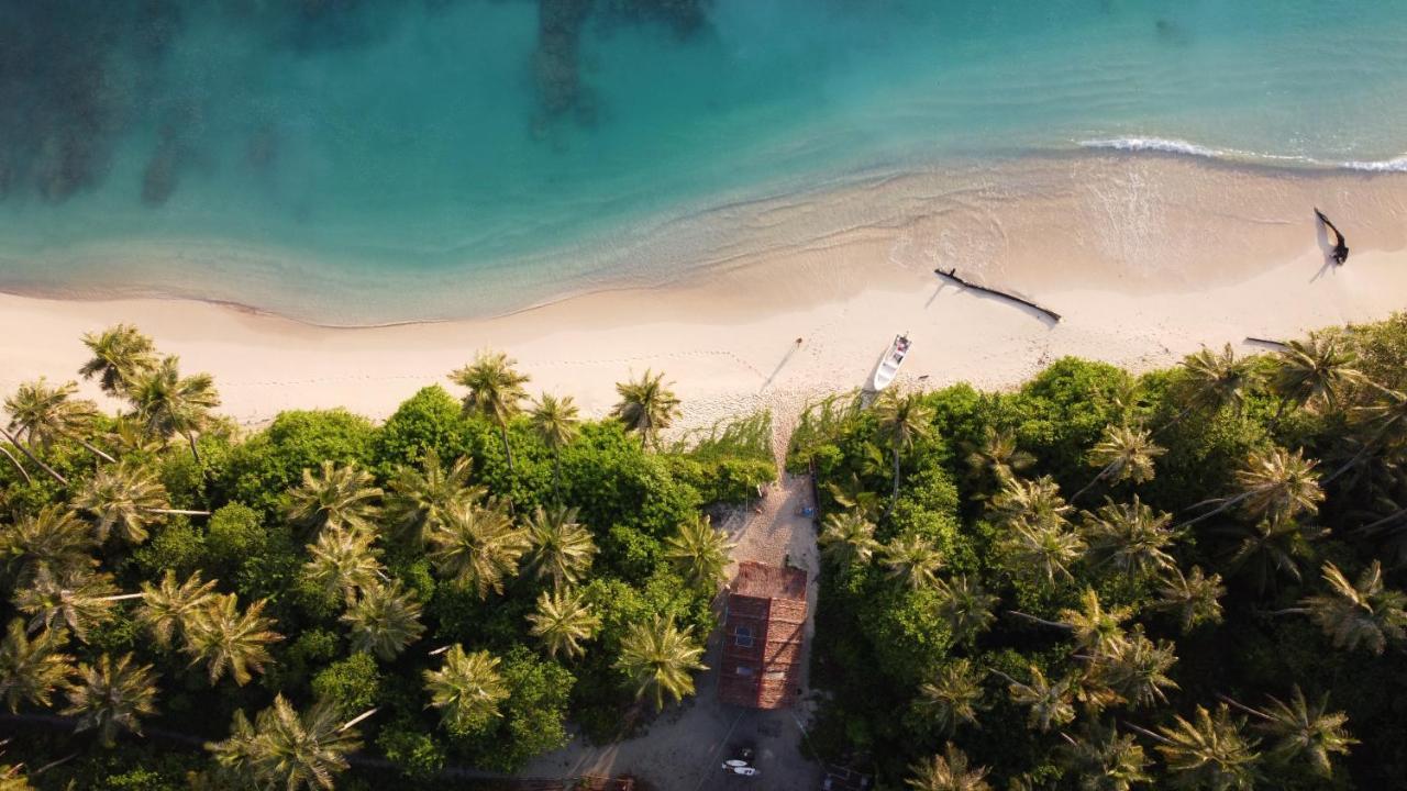 Pinang Island - Private Island Sea View Bungalows Singkil  Экстерьер фото