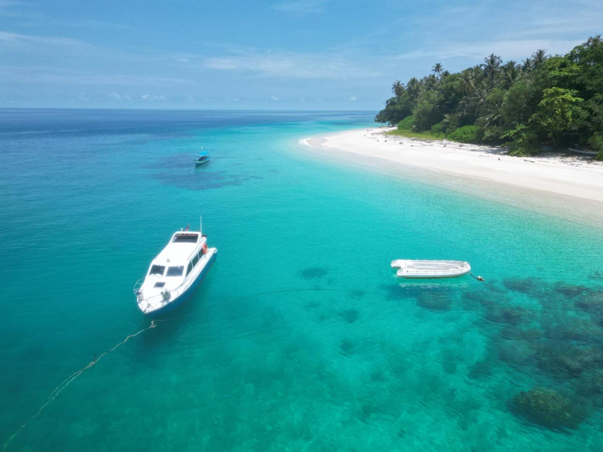 Pinang Island - Private Island Sea View Bungalows Singkil  Экстерьер фото