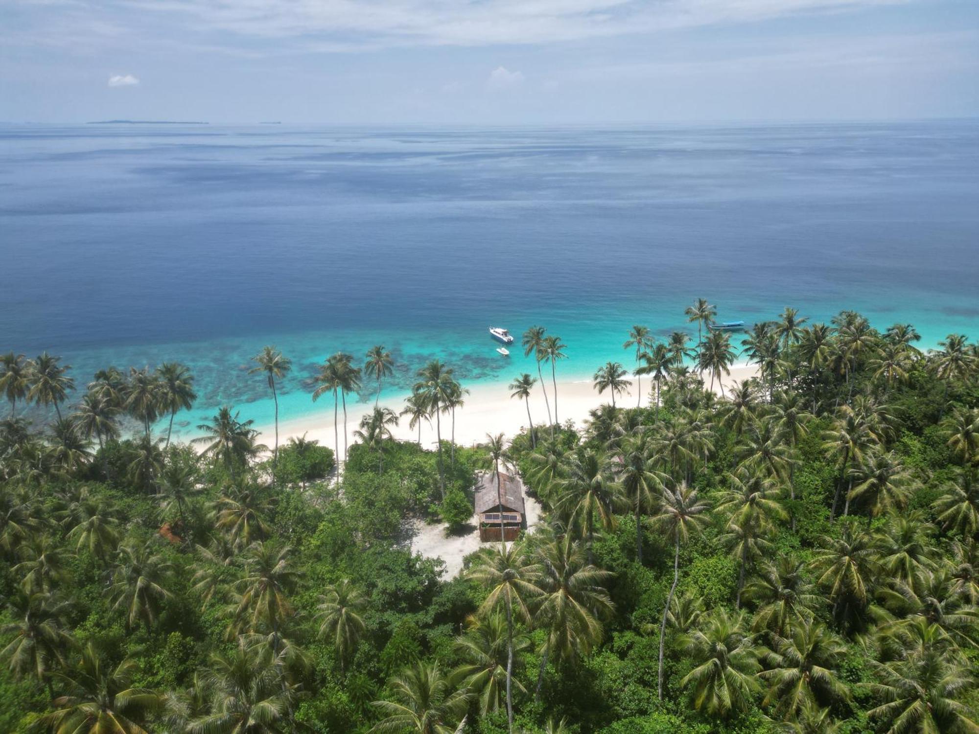Pinang Island - Private Island Sea View Bungalows Singkil  Экстерьер фото