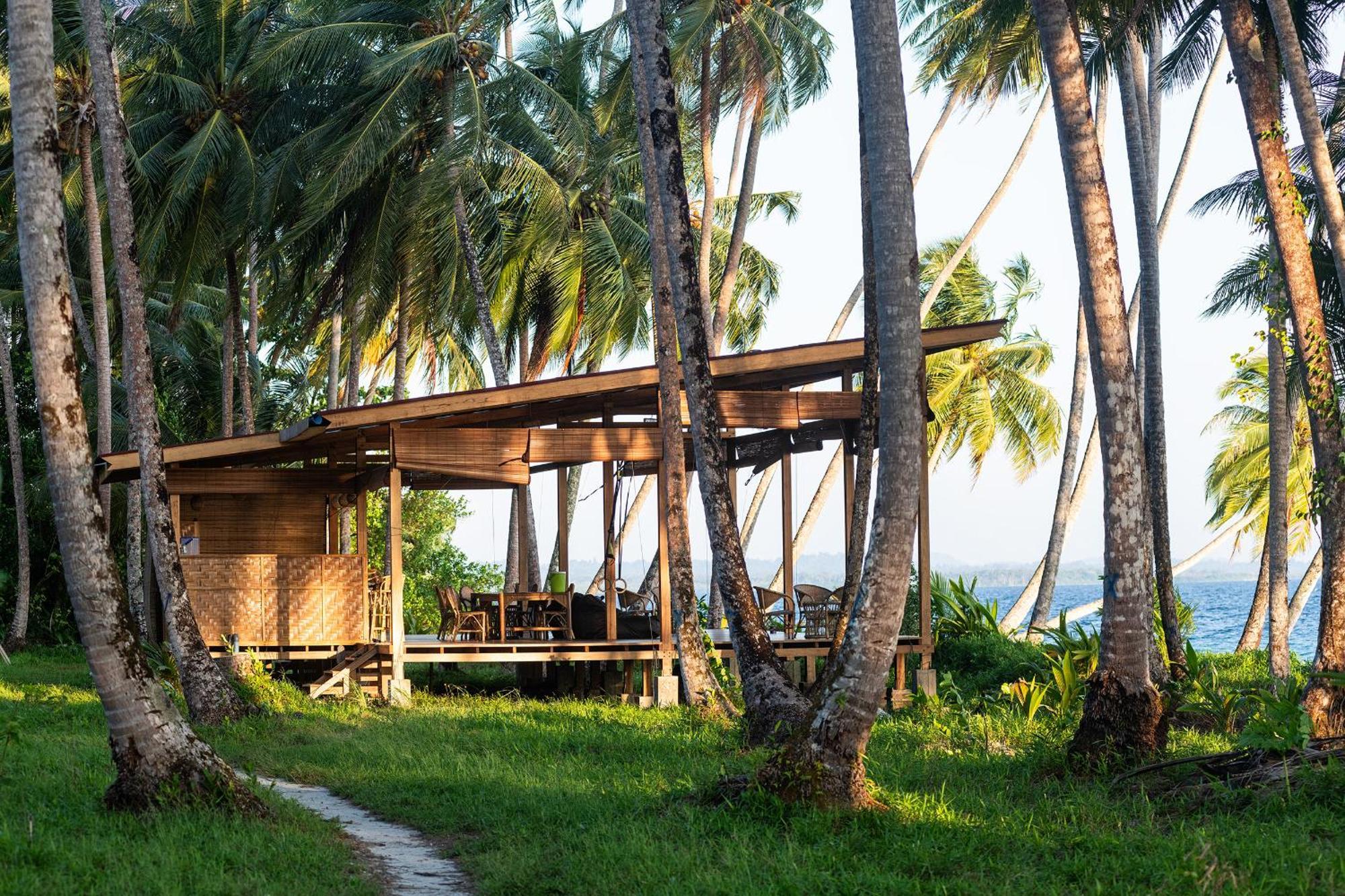 Pinang Island - Private Island Sea View Bungalows Singkil  Экстерьер фото