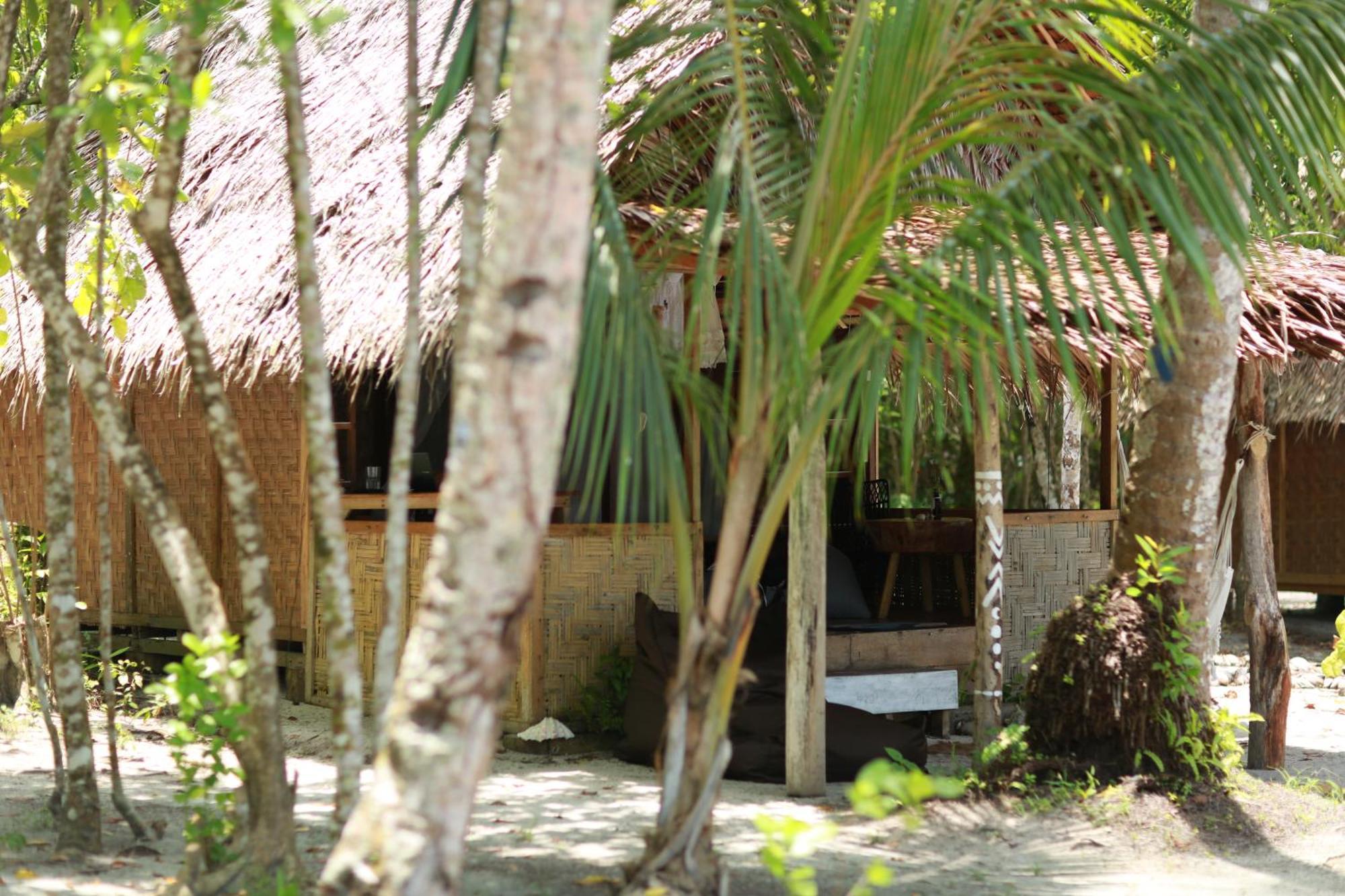 Pinang Island - Private Island Sea View Bungalows Singkil  Экстерьер фото