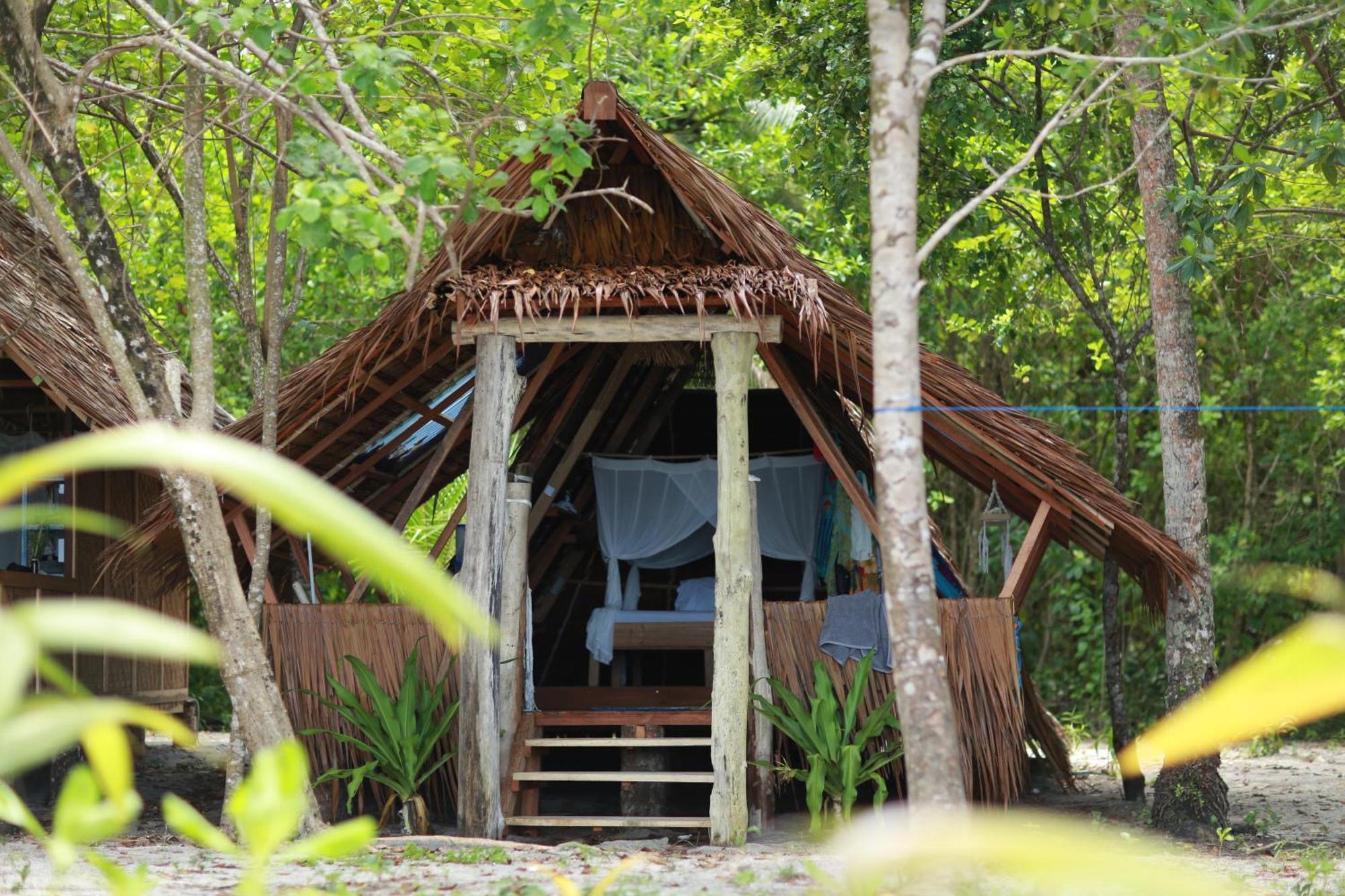 Pinang Island - Private Island Sea View Bungalows Singkil  Экстерьер фото