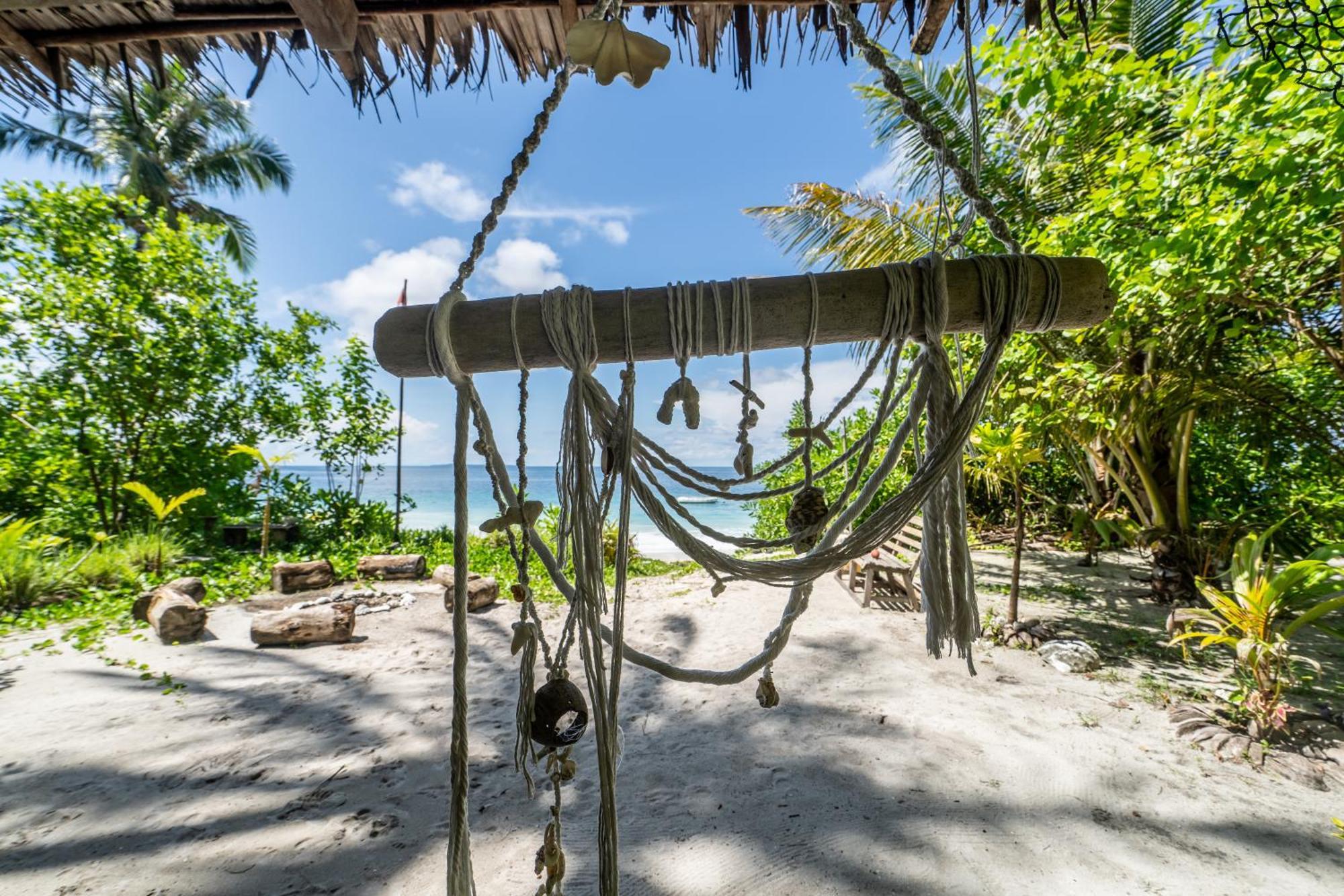 Pinang Island - Private Island Sea View Bungalows Singkil  Экстерьер фото