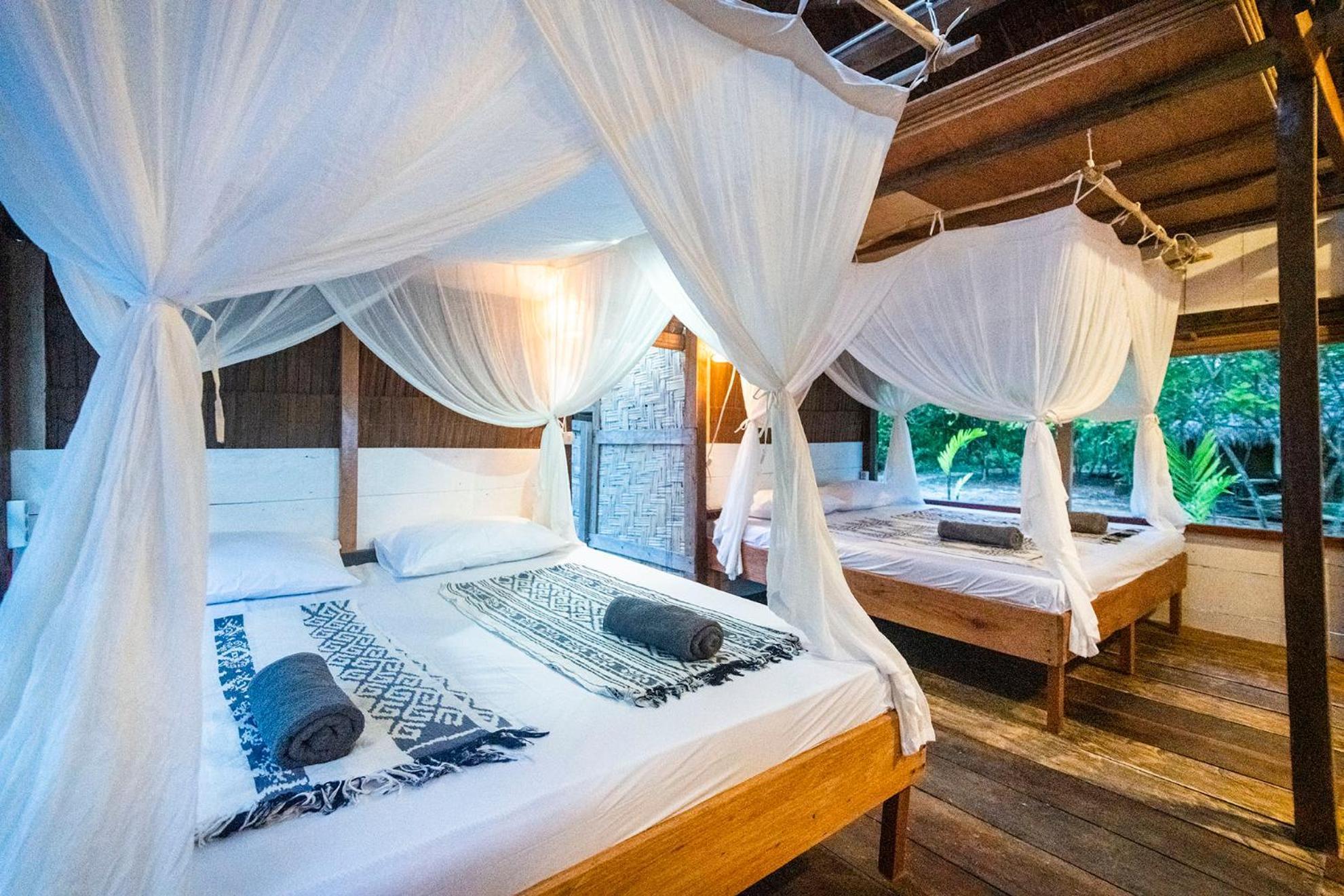 Pinang Island - Private Island Sea View Bungalows Singkil  Экстерьер фото