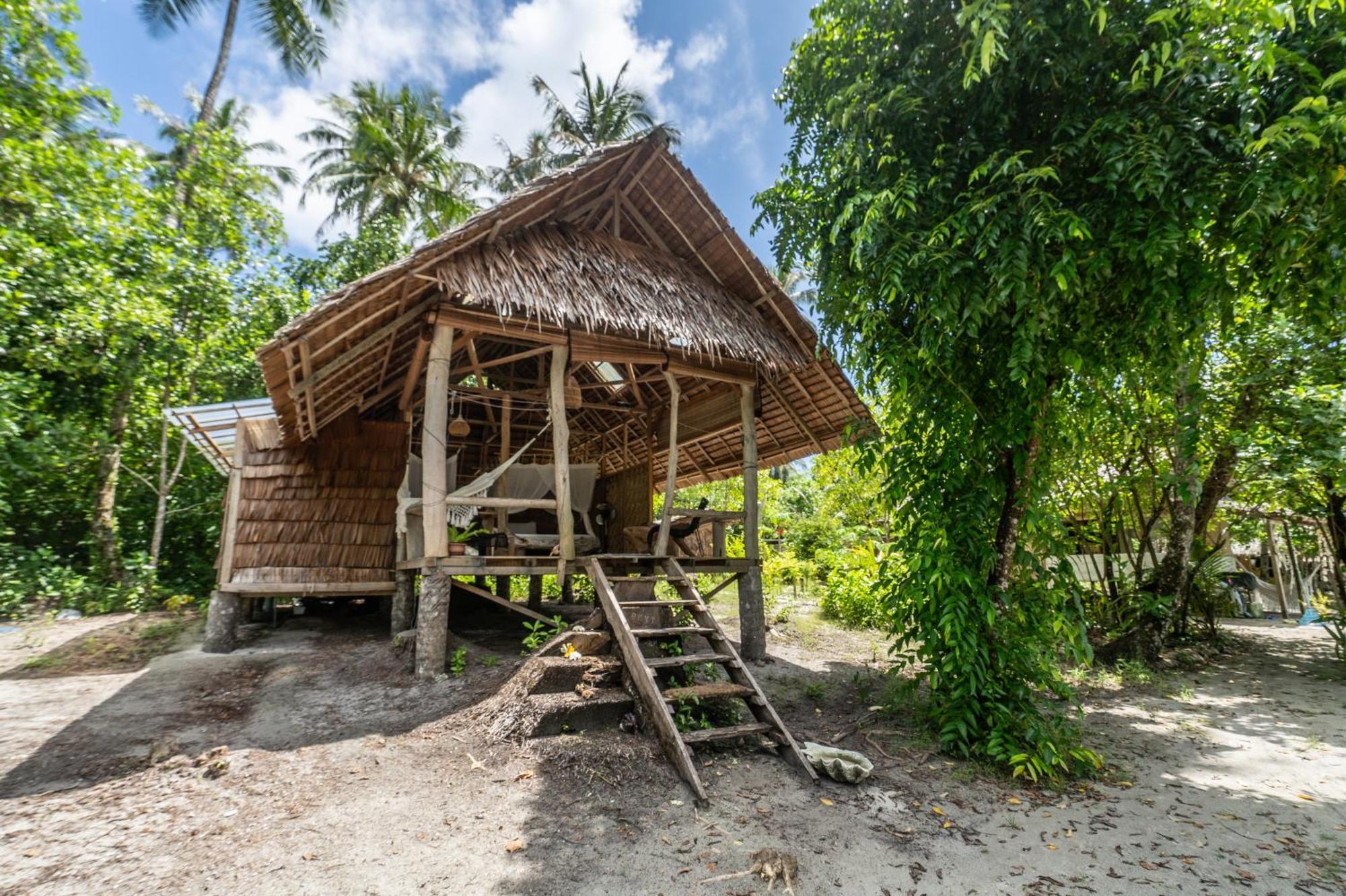 Pinang Island - Private Island Sea View Bungalows Singkil  Экстерьер фото